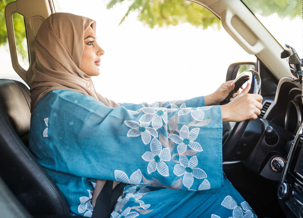 Can Women Drive in Dubai photo